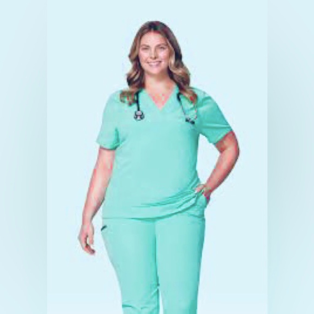 Mandala Sea Glass Women’s Scrubs. Top is 3XL, bottom is 2XL Petite.